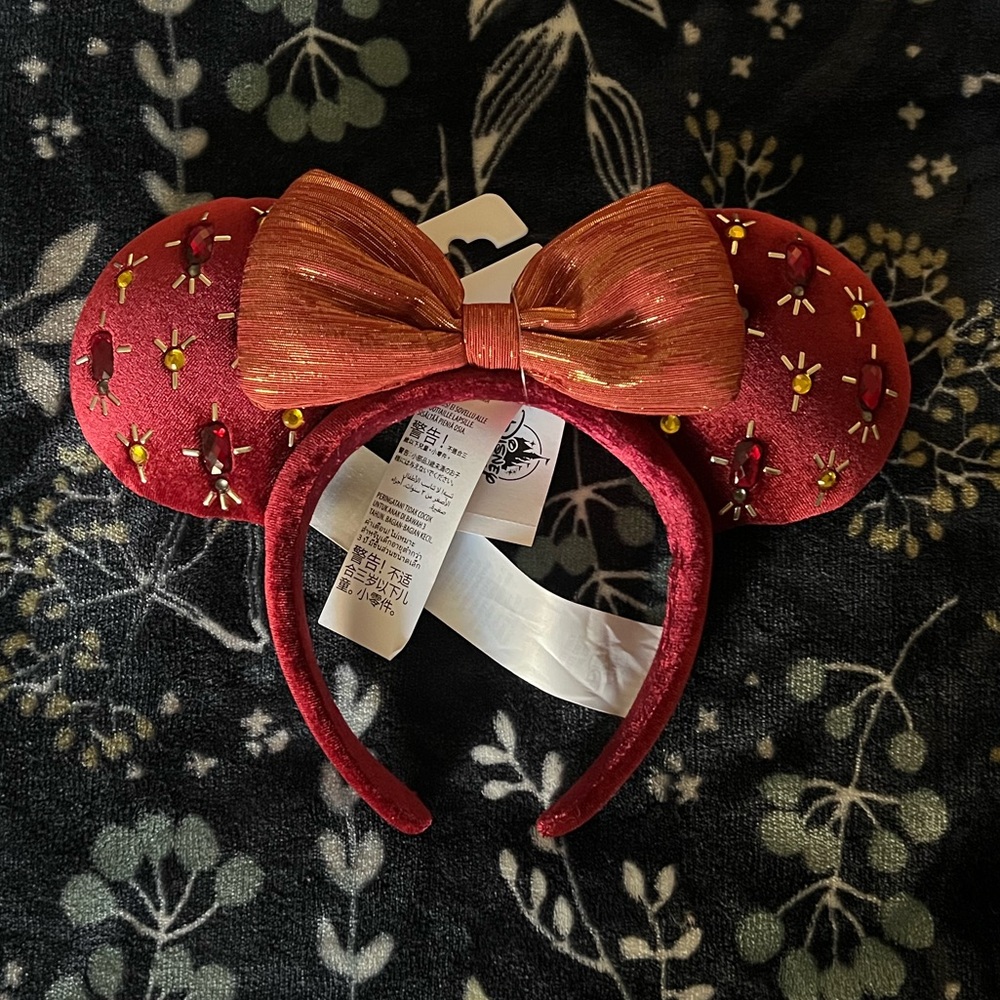 NWT. Disney Parks, Jeweled on Velvet Minnie Mouse Ears.